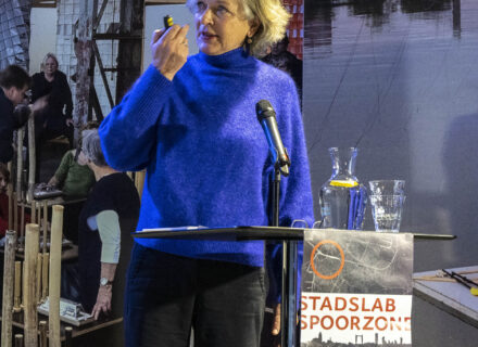 Moderator Anneke van Veen (foto: Allard de Goeij)