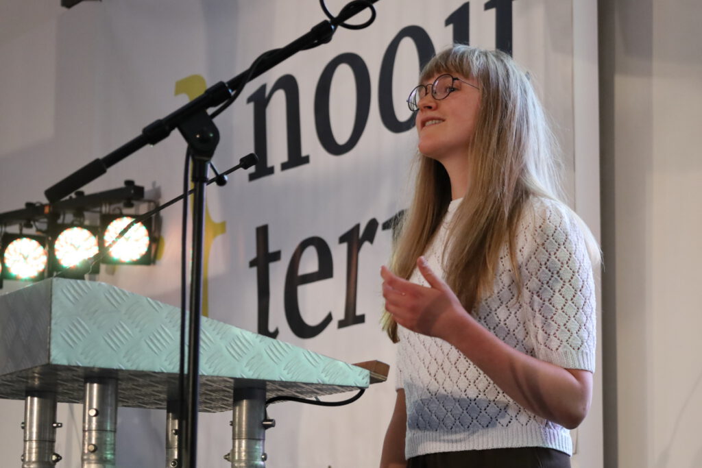 Wies Ruyters, winnaar van de Nooit Terug Dichtwedstrijd 2022 (foto: Bertus de Kock)