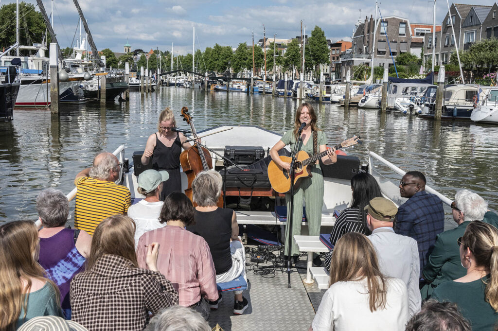 Iris Penning en Mirthe de Jonge (foto: Allard de Goeij)