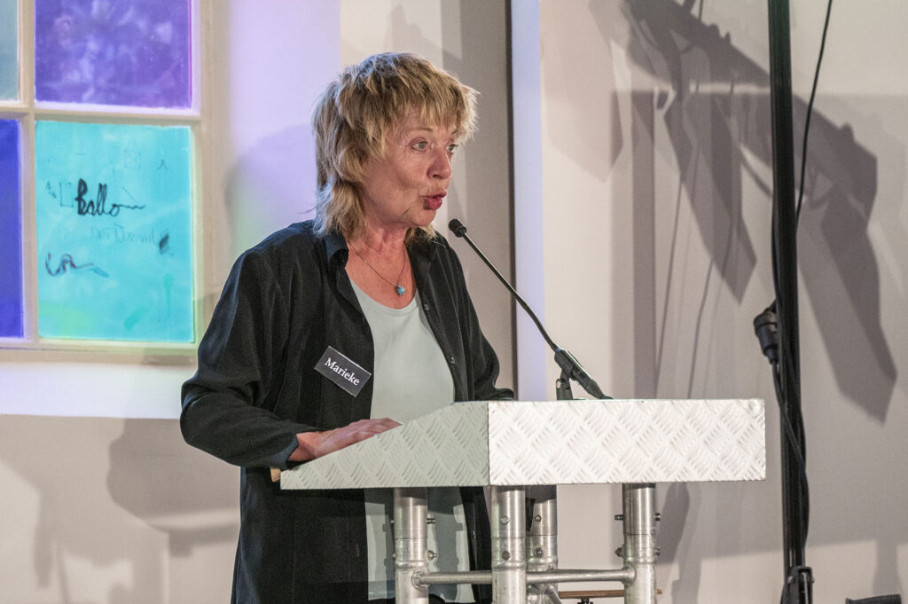 Presentator Marieke van Leeuwen (foto: Allard de Goeij)